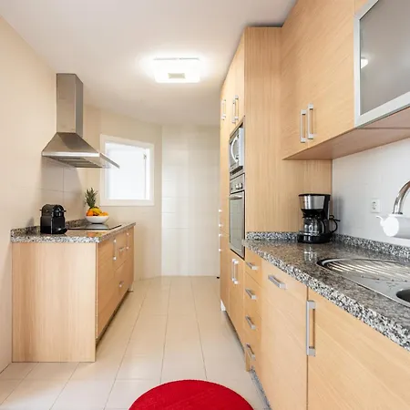 3 Bedroom Huge Terrace Pool & Views *