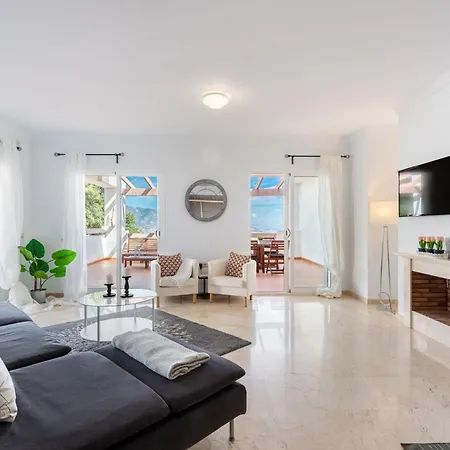 Apartment 3 Bedroom Huge Terrace Pool & Views