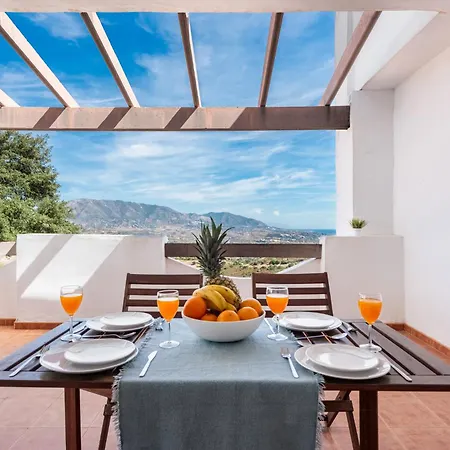 3 Bedroom Huge Terrace Pool & Views *