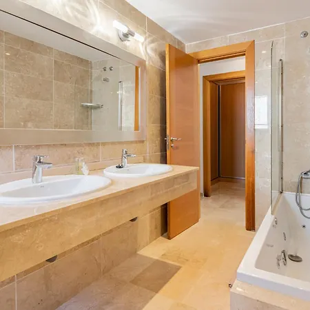 Apartment 3 Bedroom Huge Terrace Pool & Views *