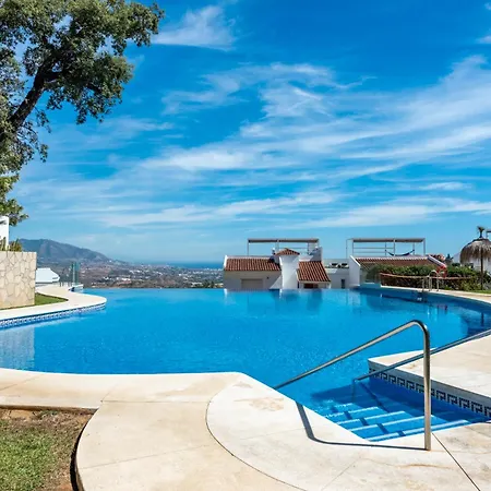 Apartment 3 Bedroom Huge Terrace Pool & Views *