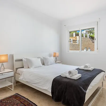 Apartment 3 Bedroom Huge Terrace Pool & Views *